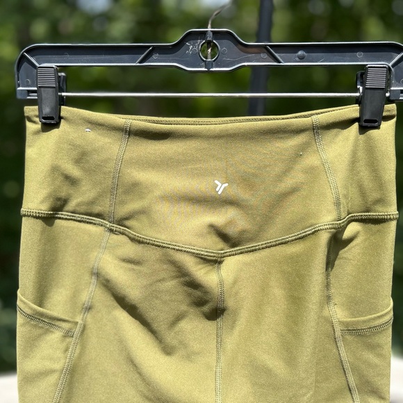 Old Navy Olive Active Leggings Size M - Picture 3 of 8